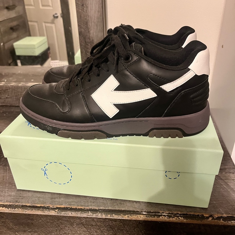 Off-White Black and White Sneakers with Arrow Design